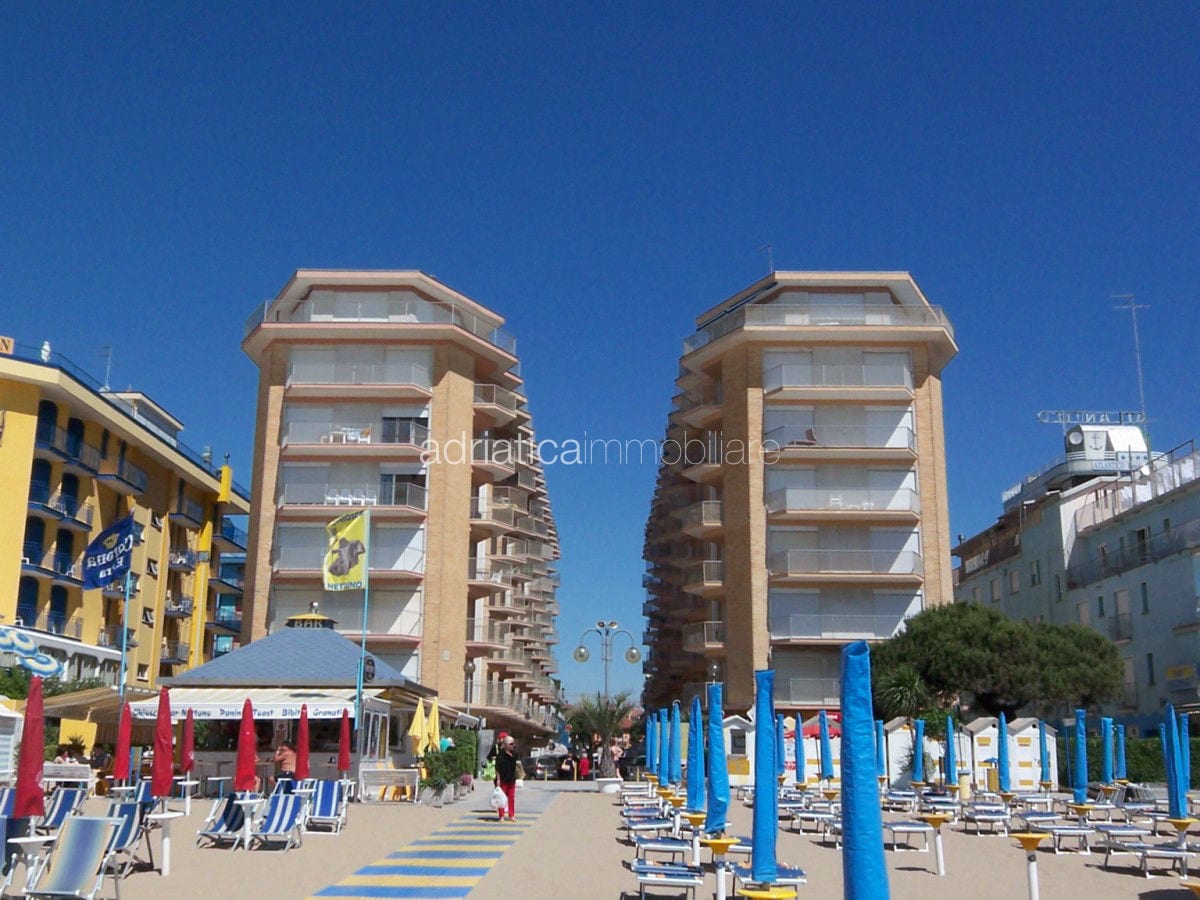 CENTRO COMMERCIALE 15 sc. 1